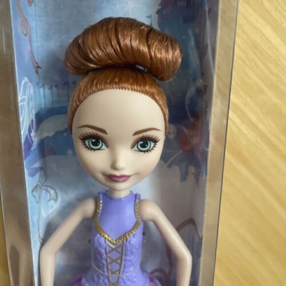 Ever After High Holly O'Hair Daughter Of Rapunzel Ballet DTL10 11 Doll NIB - Picture 2 of 13